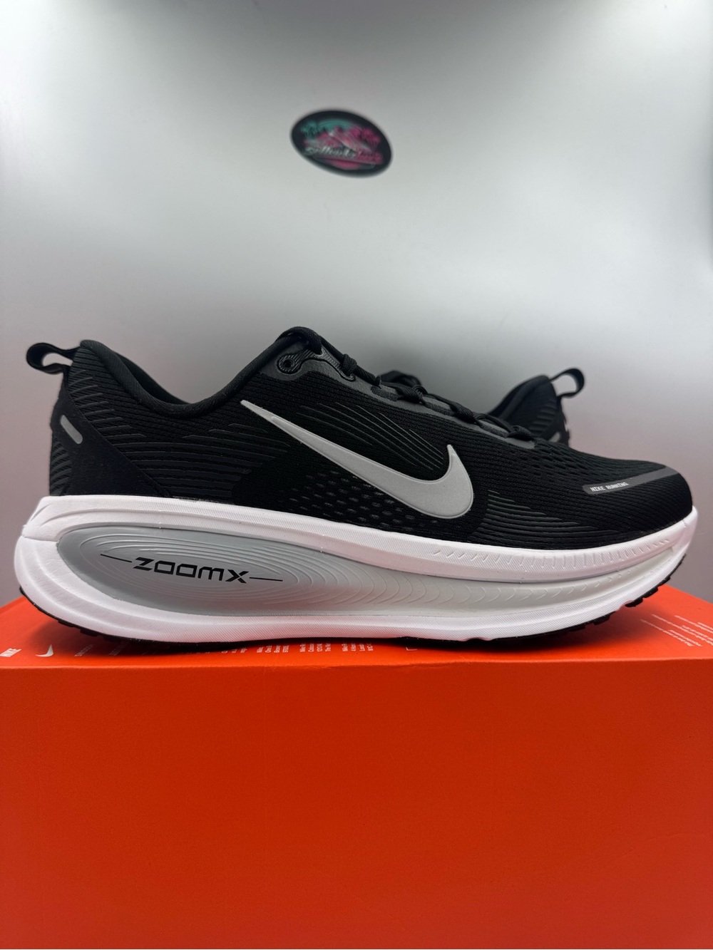 Nike Vomero 18 Black Wolf Grey Silver BRAND NEW Size 10 Women - Picture 1 of 8